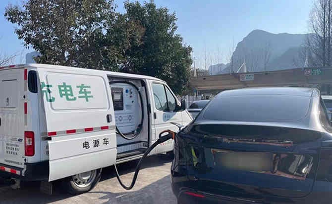 永昌汽车搭电